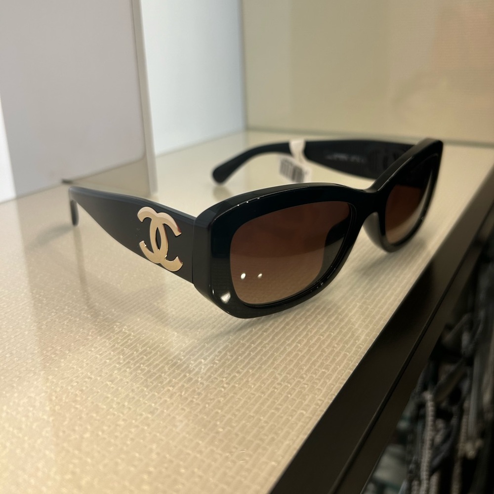 CHANEL Sunglasses Never Worn